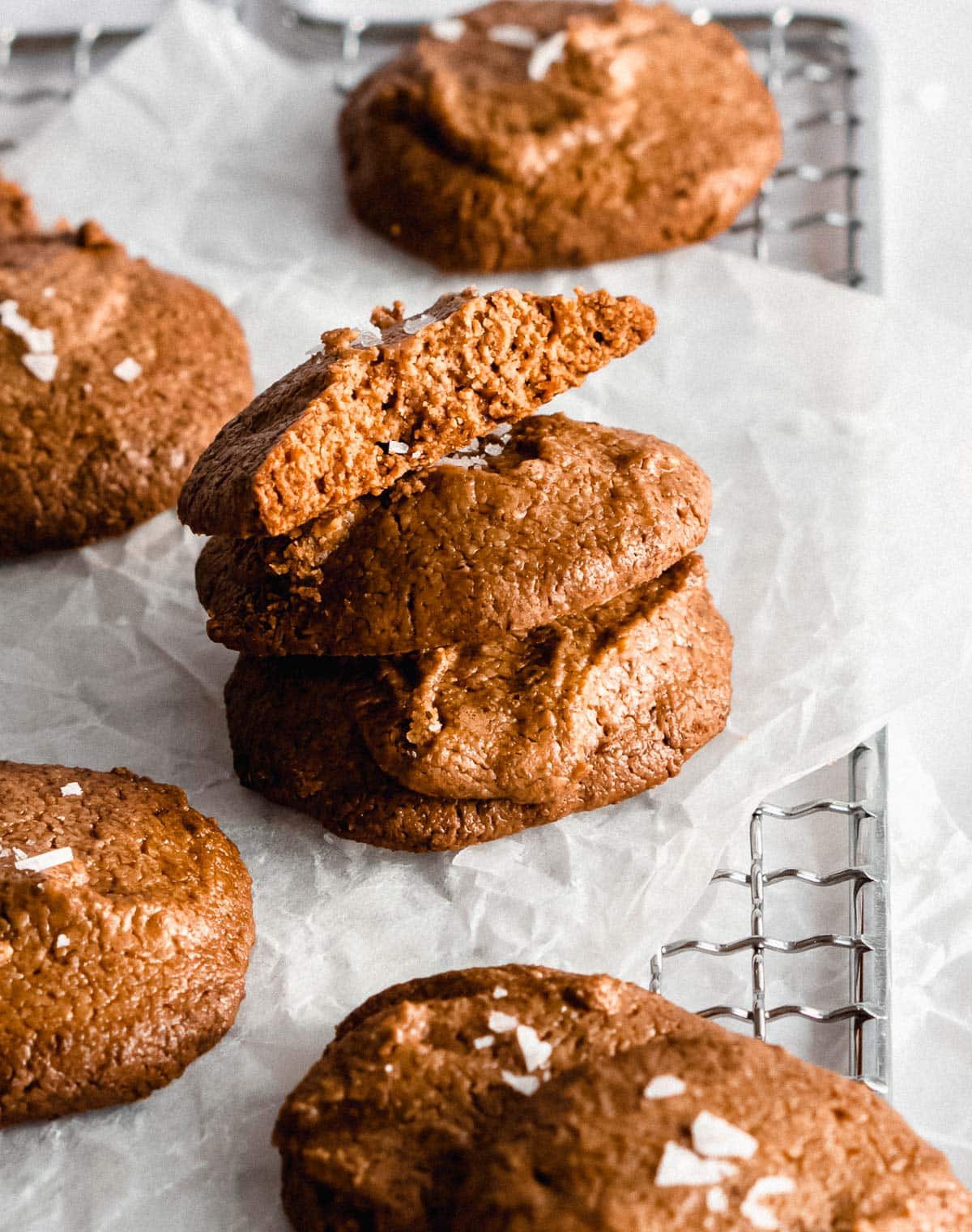 Two-ingredient peanut butter cookies (gluten-free)