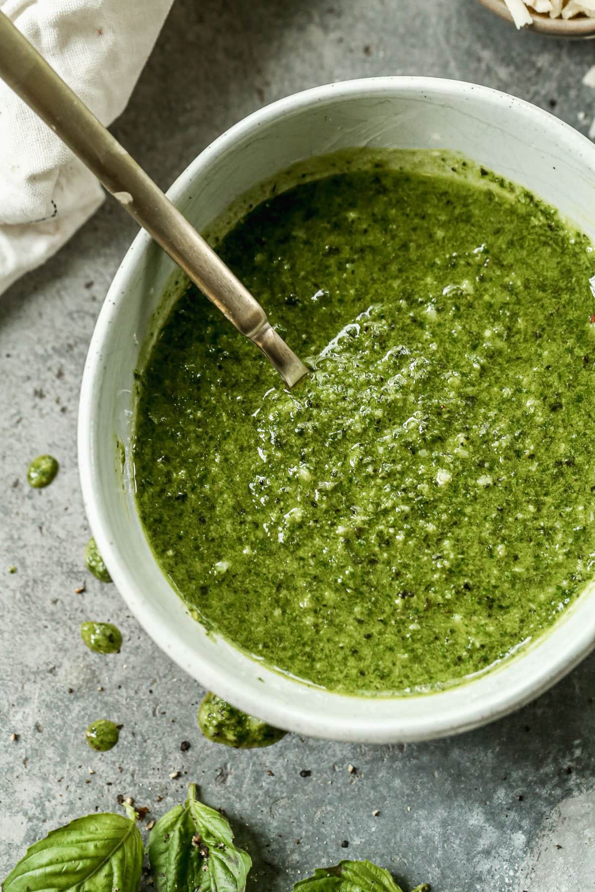 Naminis bazilikų pesto padažas