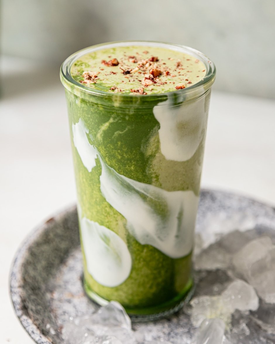 Matcha glotnutis su bananais