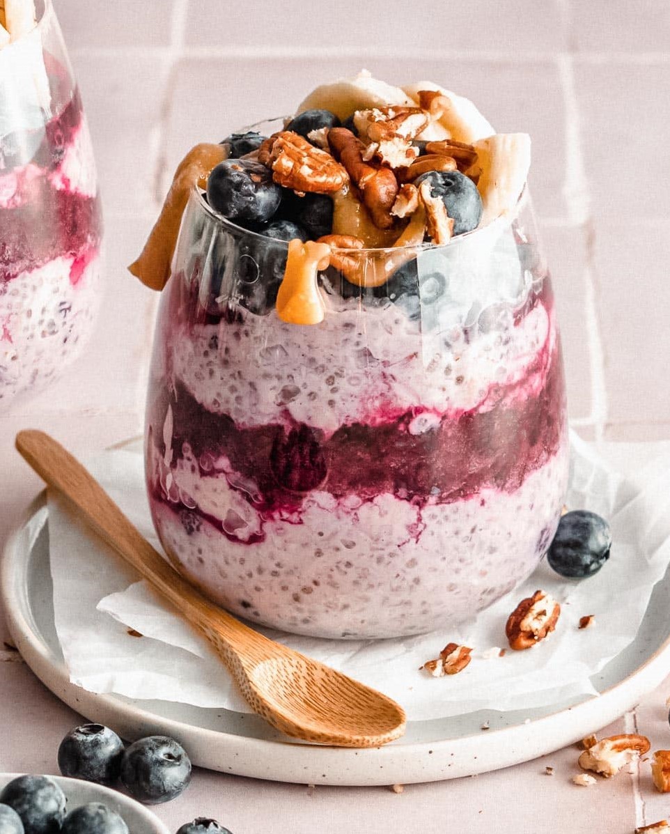 Overnight Oats with Frozen Berries