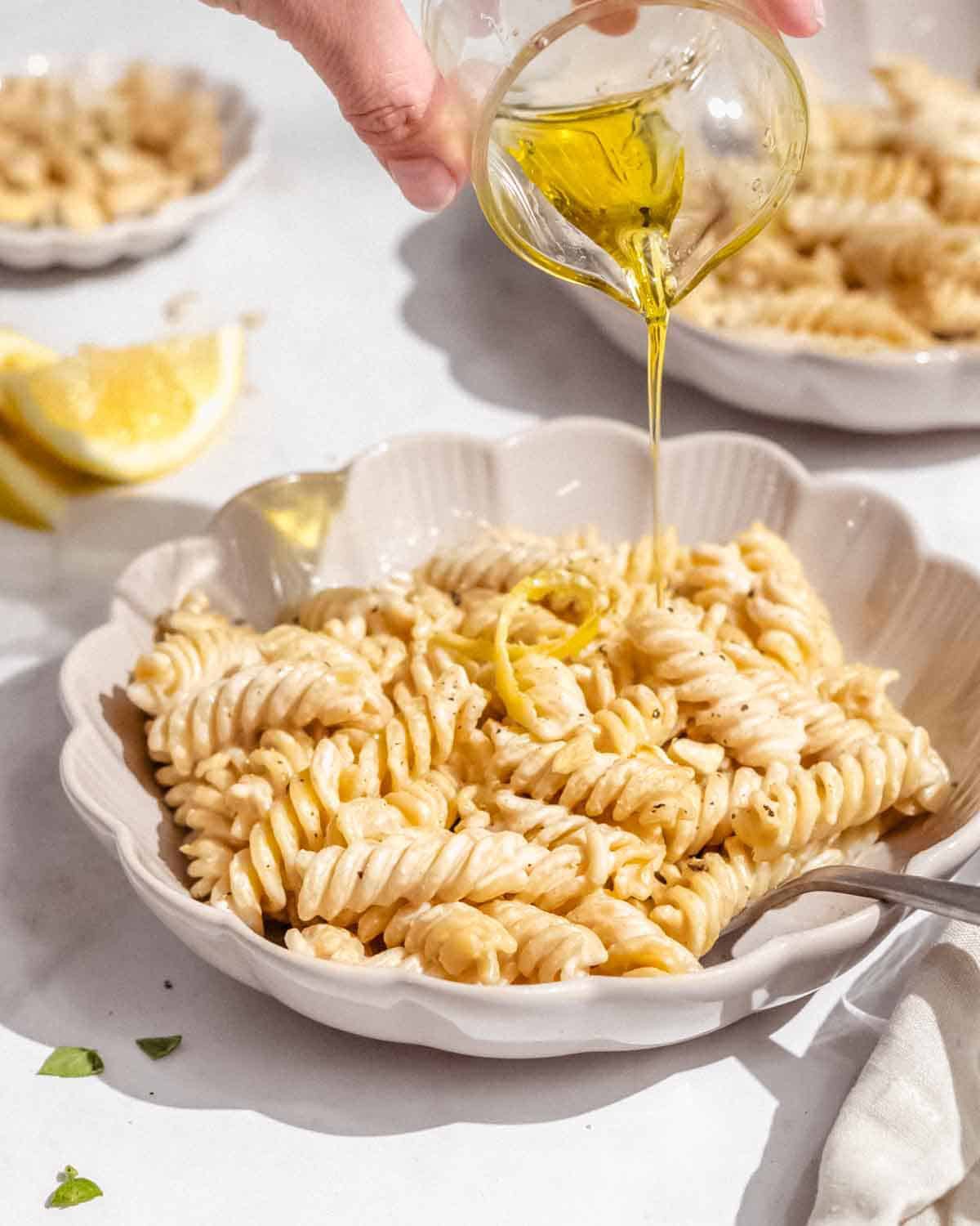 Makaronai su veganišku anakardžių, citrinos ir česnako padažu